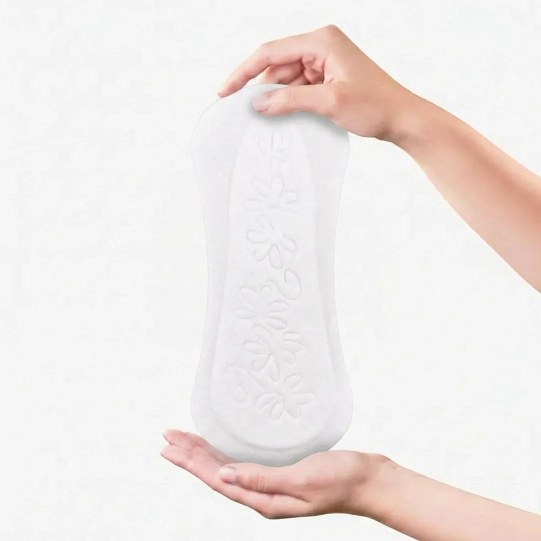 Flexi Style liner held in two hands to show its 15.5 cm length